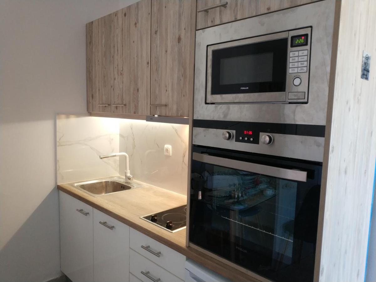 Nikos Apartments Agia Marina Стая снимка