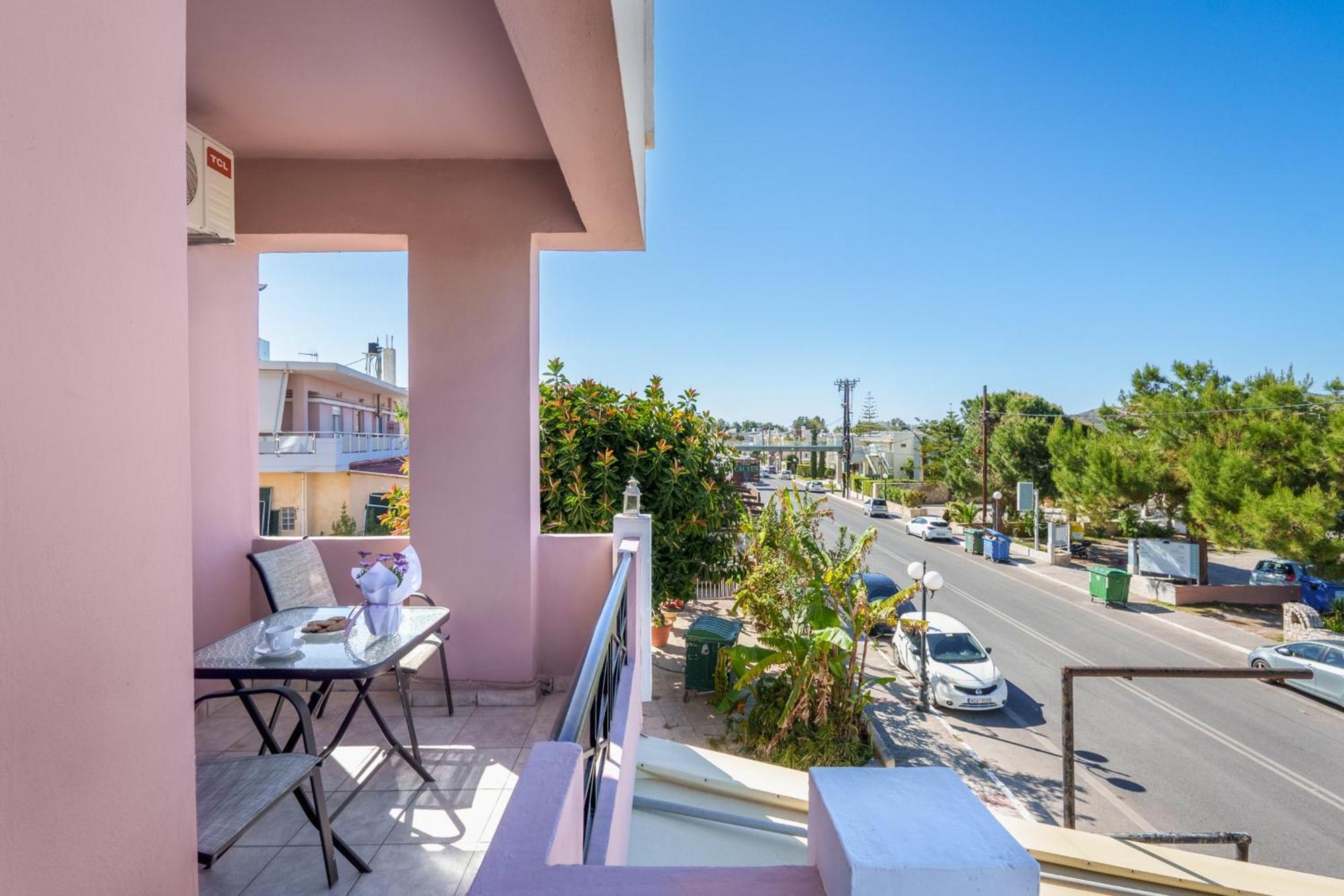 Nikos Apartments Agia Marina Екстериор снимка
