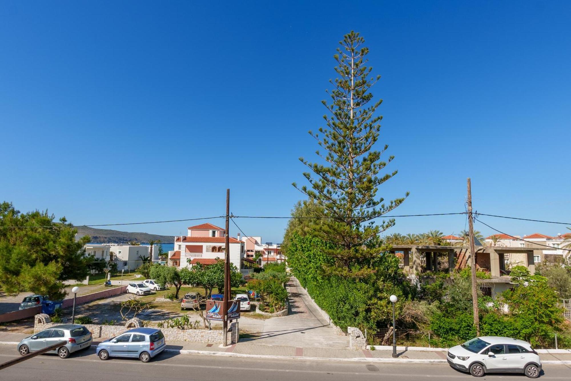 Nikos Apartments Agia Marina Екстериор снимка