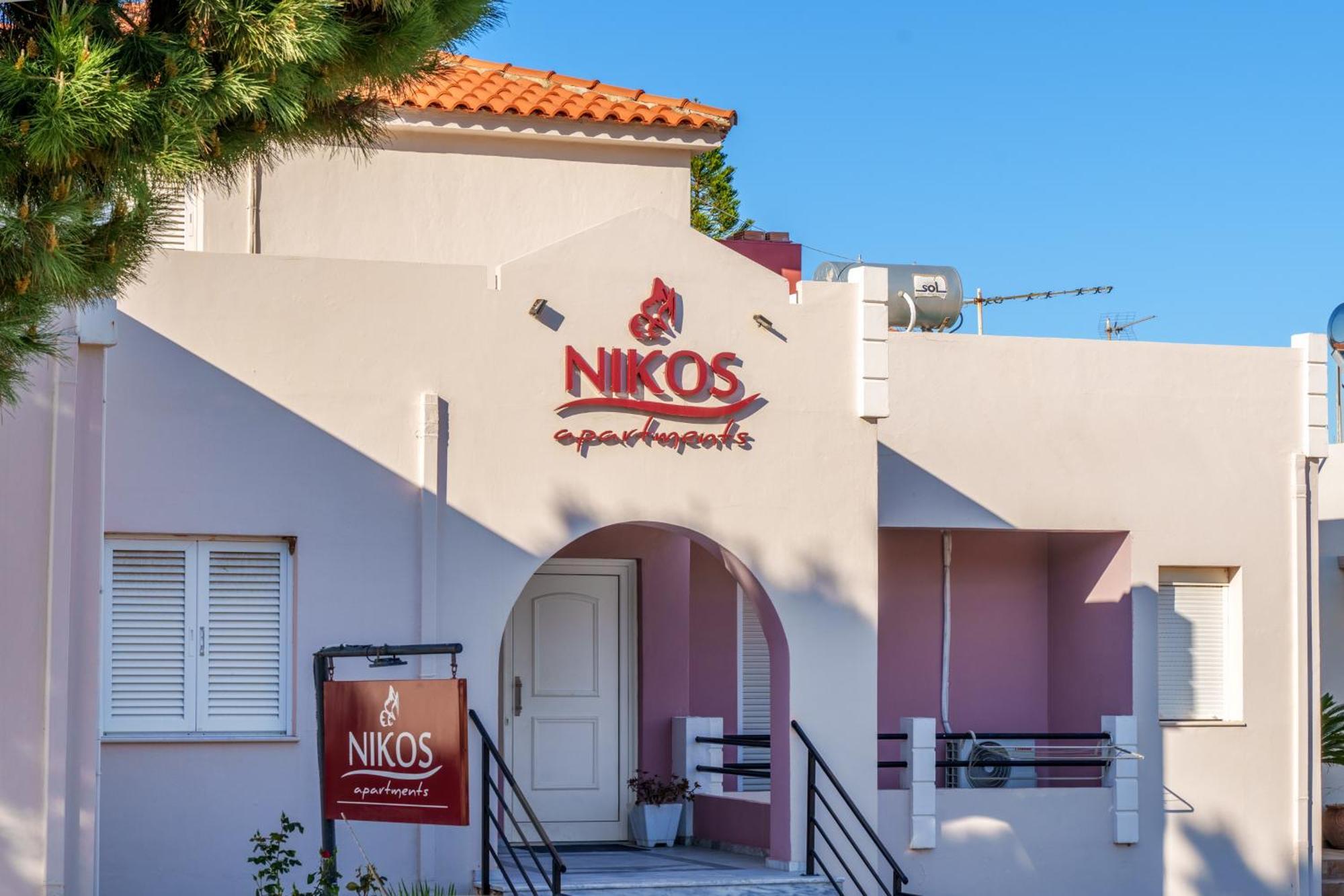 Nikos Apartments Agia Marina Екстериор снимка