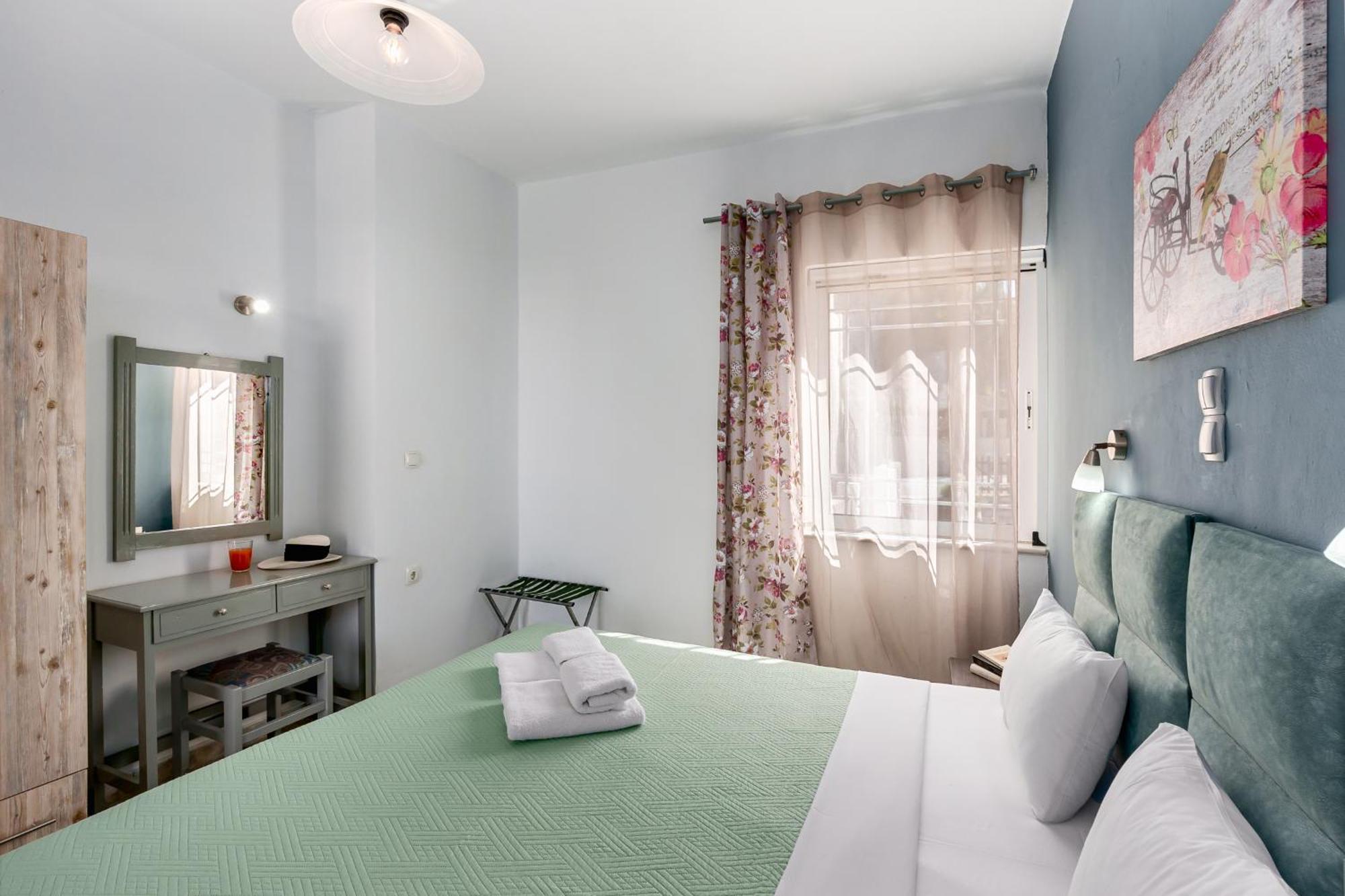 Nikos Apartments Agia Marina Екстериор снимка