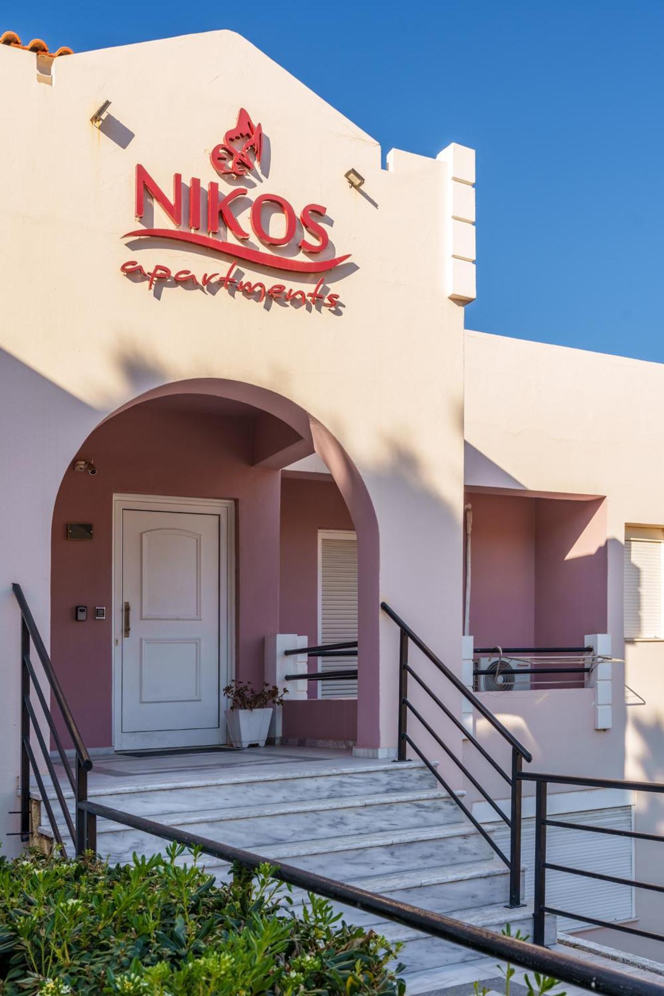 Nikos Apartments Agia Marina Екстериор снимка