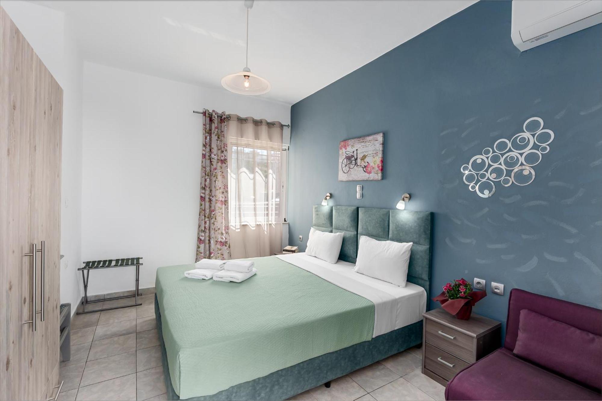 Nikos Apartments Agia Marina Екстериор снимка