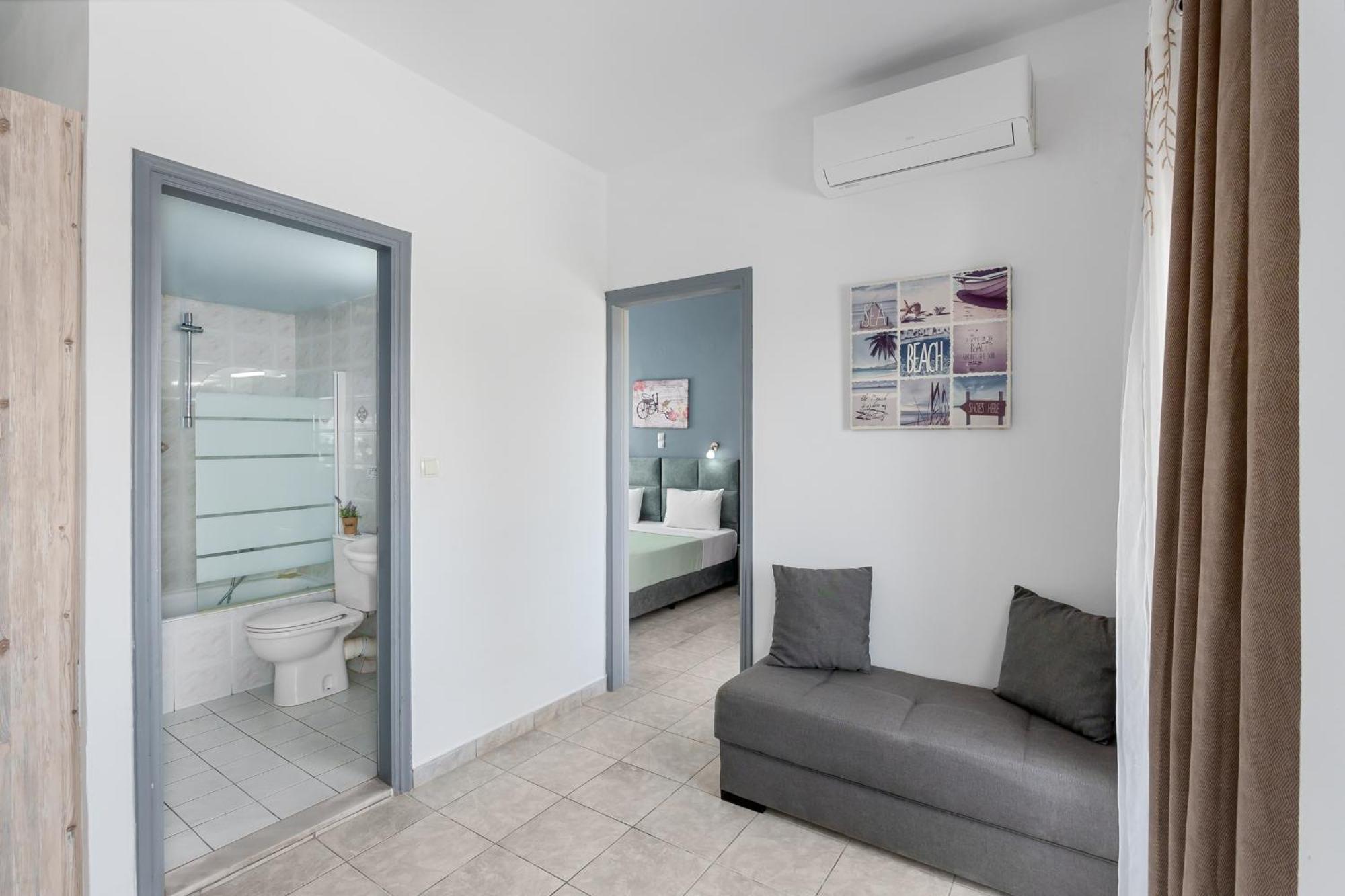 Nikos Apartments Agia Marina Екстериор снимка