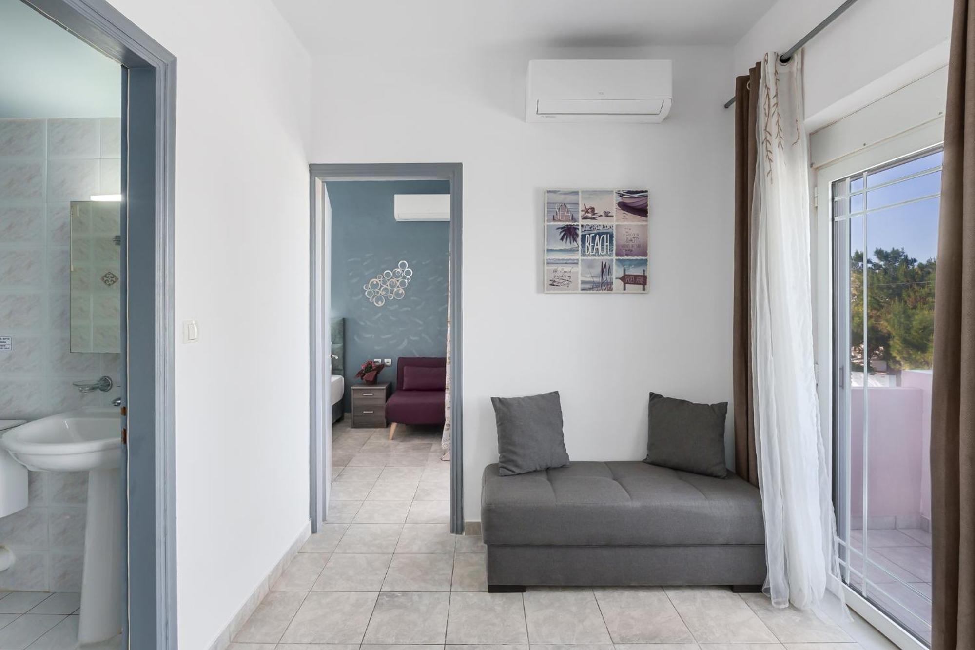 Nikos Apartments Agia Marina Екстериор снимка