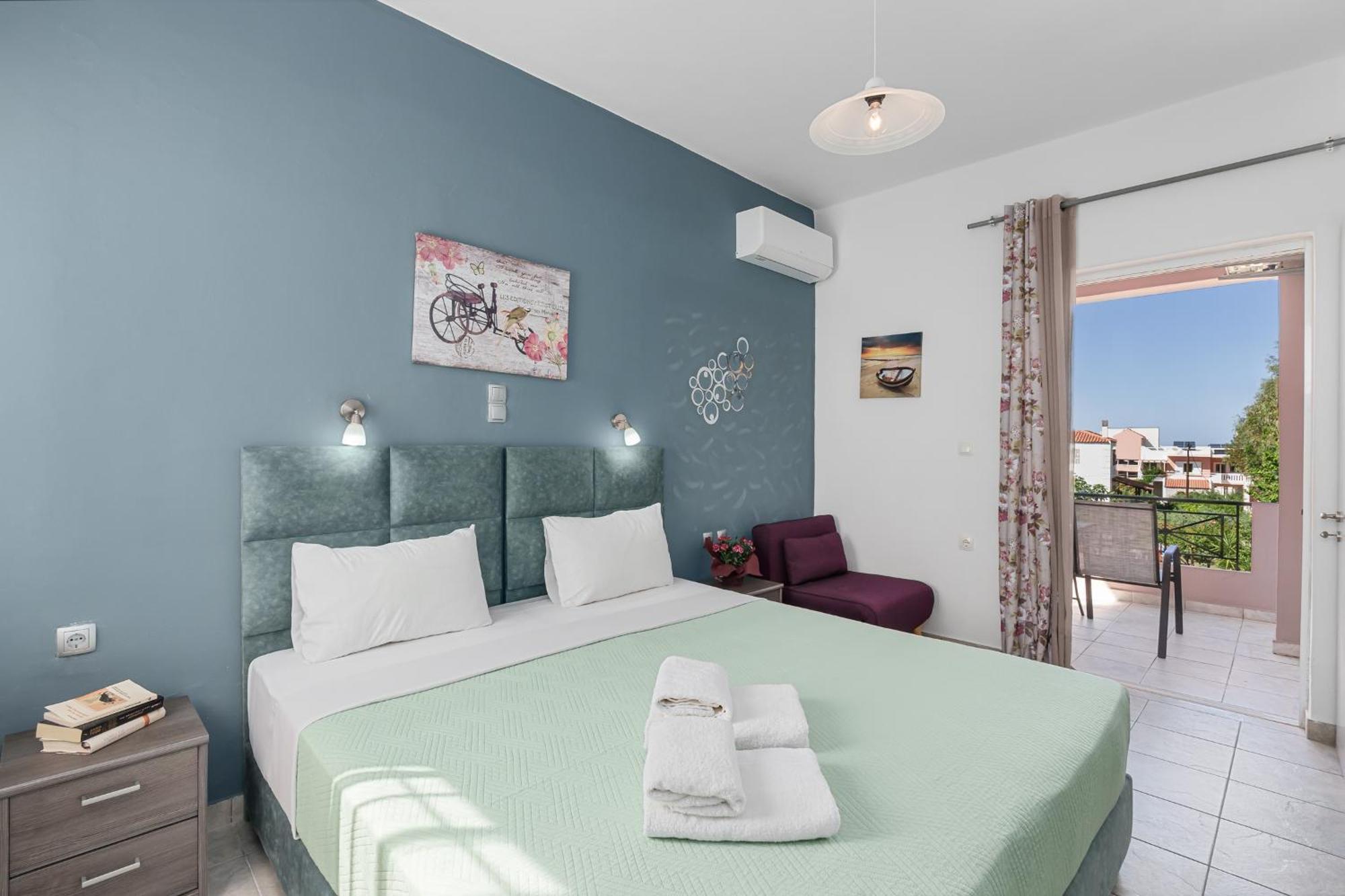 Nikos Apartments Agia Marina Екстериор снимка