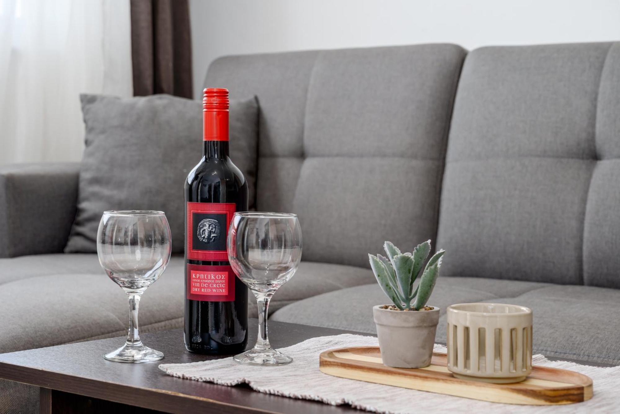 Nikos Apartments Agia Marina Екстериор снимка