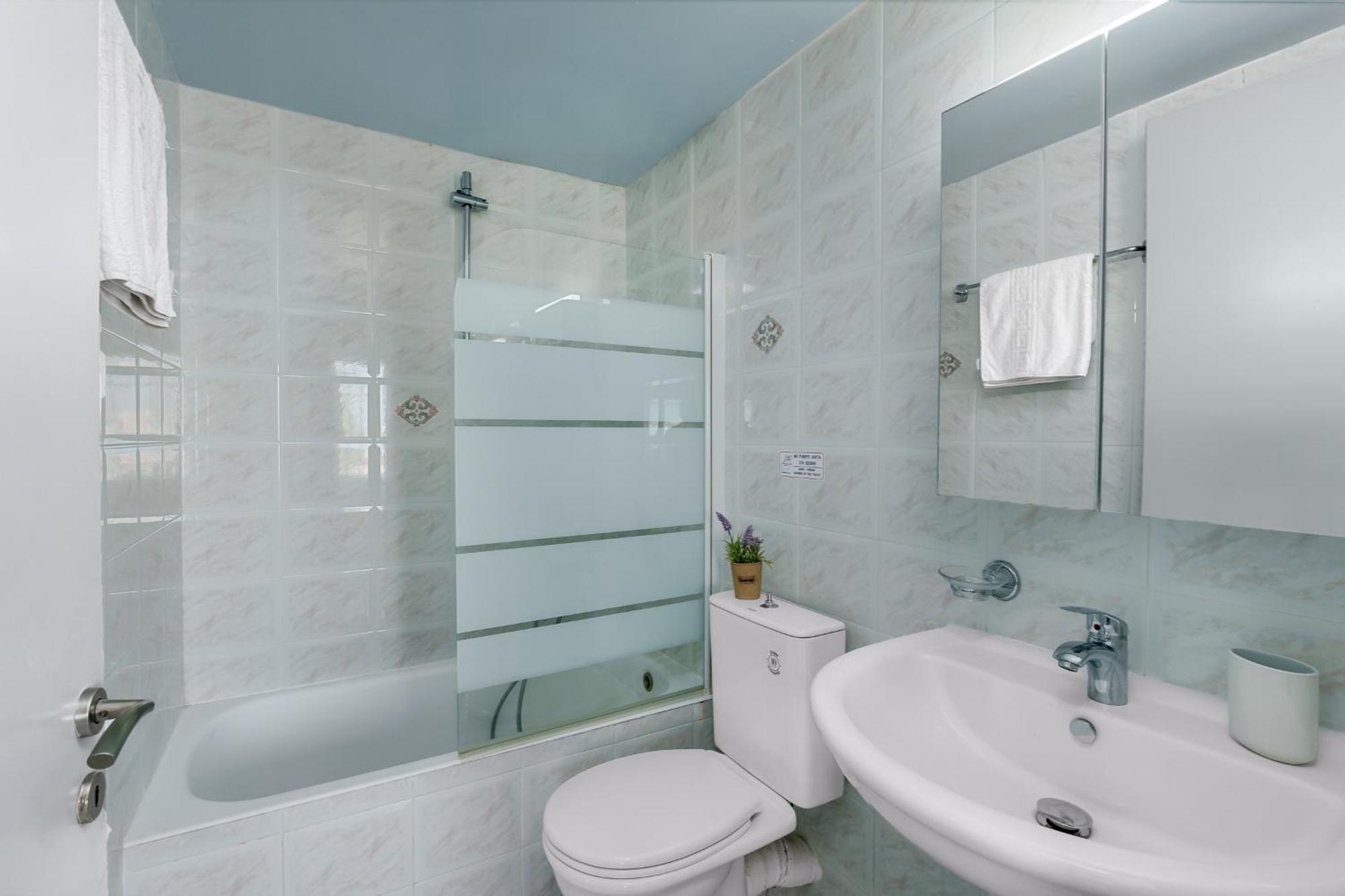 Nikos Apartments Agia Marina Екстериор снимка