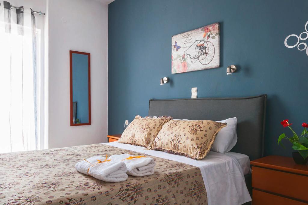 Nikos Apartments Agia Marina Стая снимка